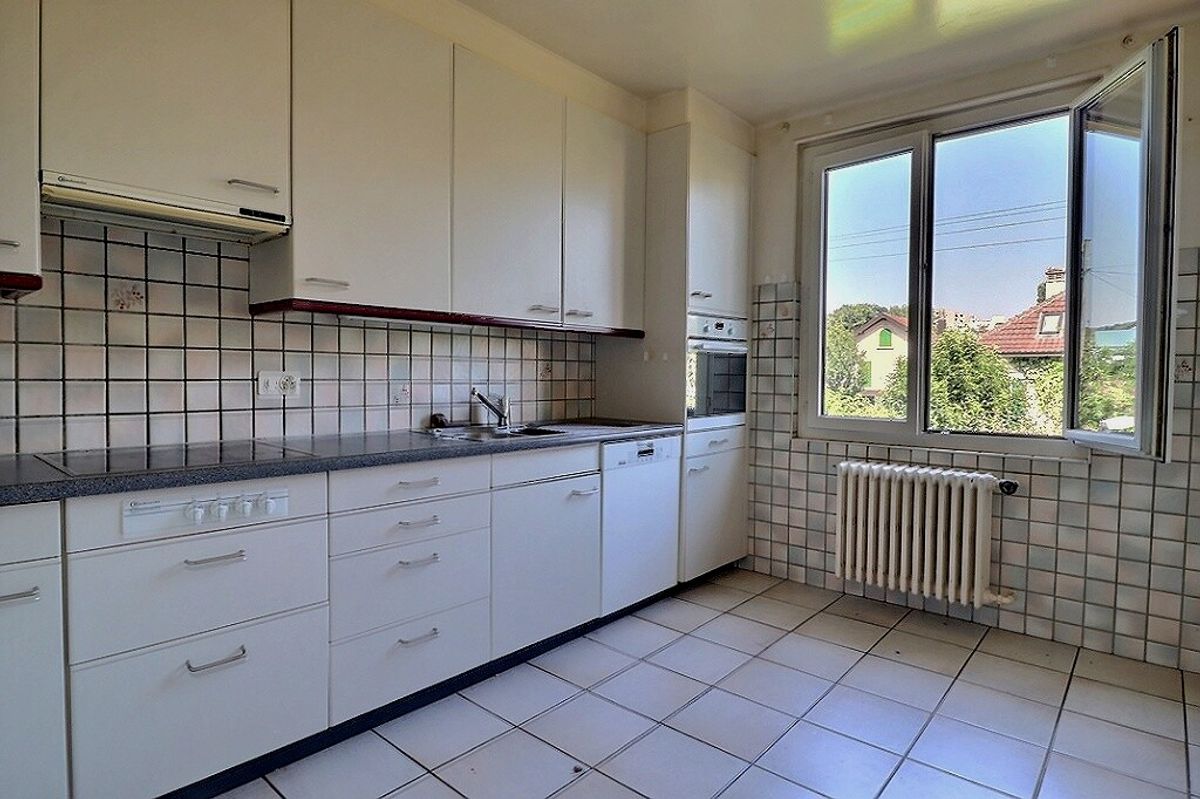En exclusivité! Opportunité à saisir! Charmante villa individuelle orientée plein Sud avec agréable jardin, dans un quartier très calme.