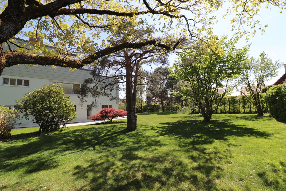 A 9 minutes d’Echallens, rare et exceptionnelle maison d’architecte, style Le Corbusier, entièrement rénovée, grands volumes, magnifique parc