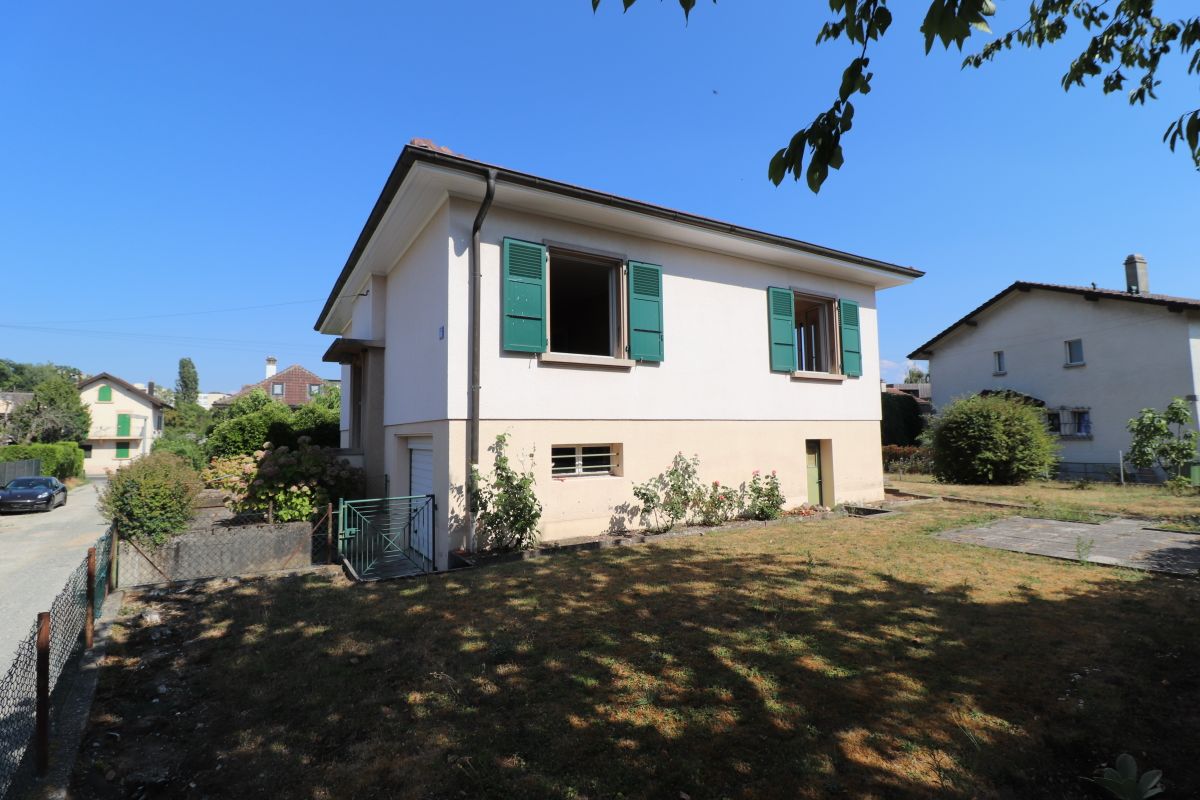 En exclusivité! Opportunité à saisir! Charmante villa individuelle orientée plein Sud avec agréable jardin, dans un quartier très calme.
